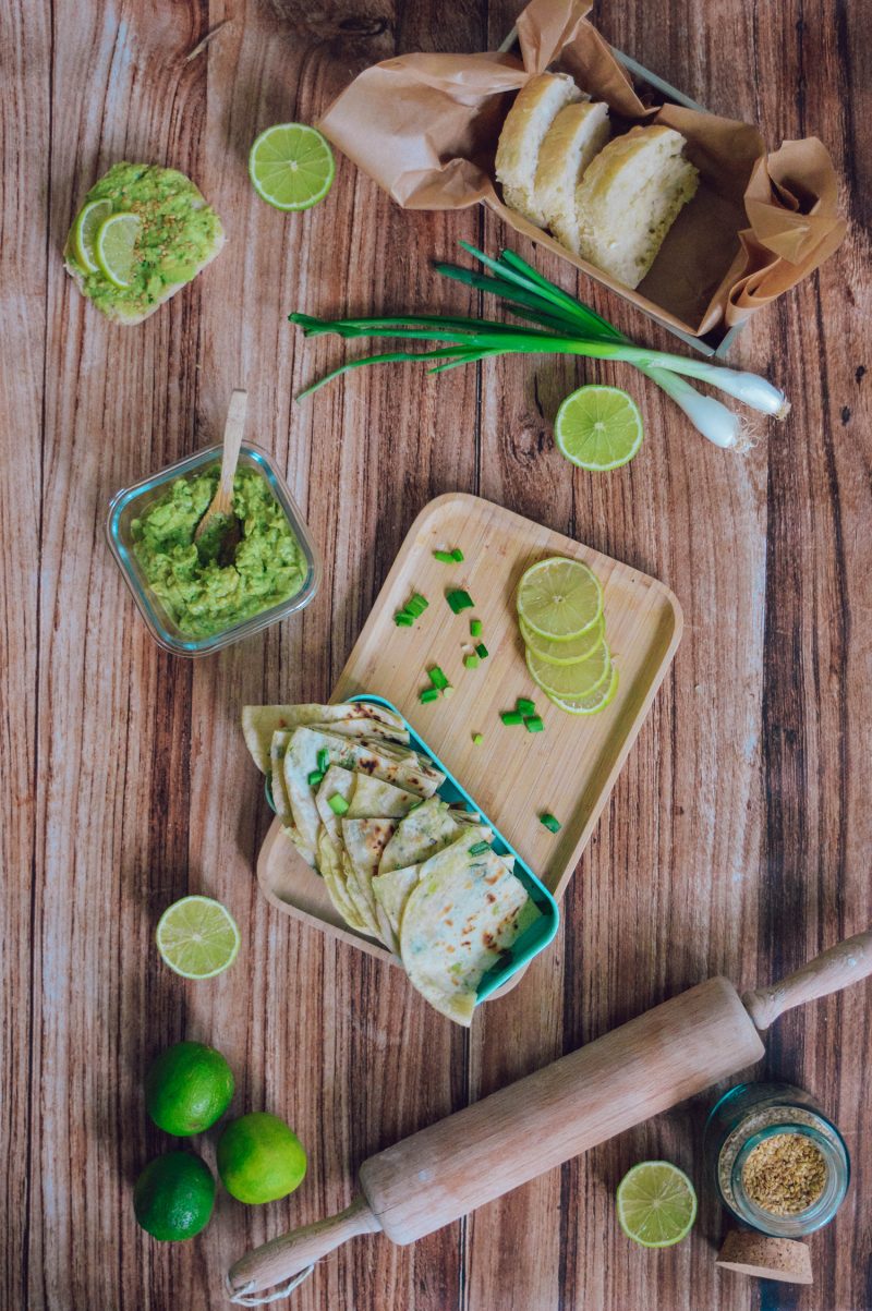 naan aux oignons et guacamole maison