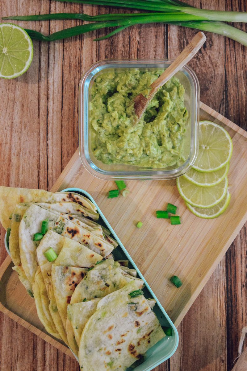 naan aux oignons et guacamole maison