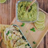 naan aux oignons et guacamole maison